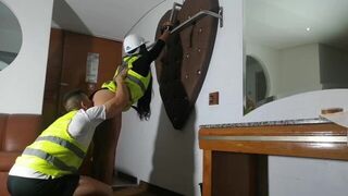 Я трахаю сотрудницу архитектора с большой задницей ве гостиничном номере она кричит от удовольствия порно